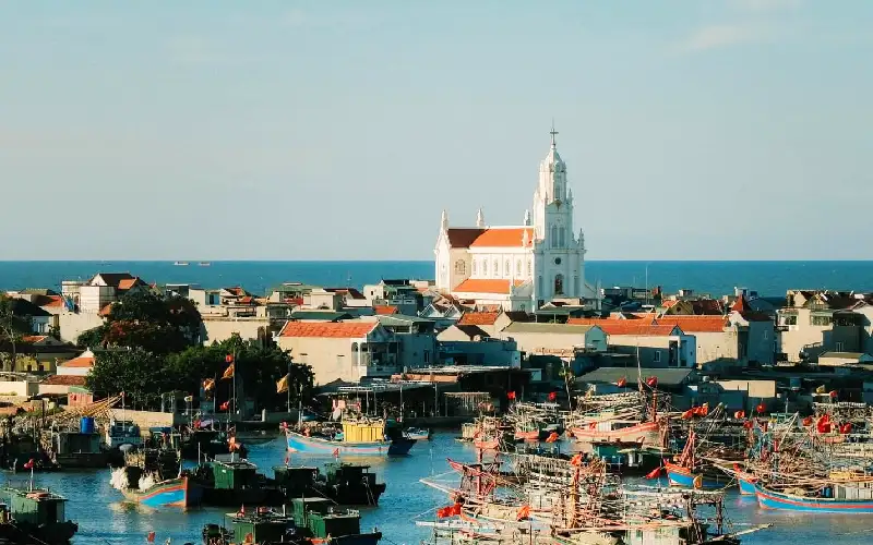 Ngắm hoàng hôn lãng mạn bên bờ đá Bãi Đông Nghi Sơn